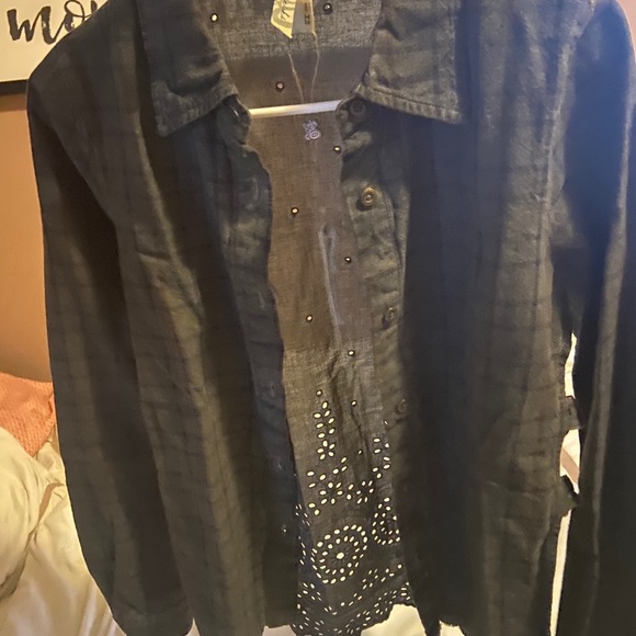 Gimmicks Plaid Shirt, new with tags. - Picture 3 of 4